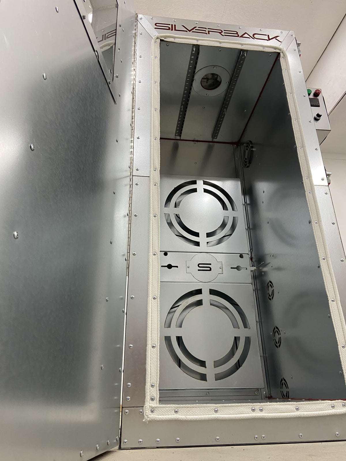 5x2x2 oven interior with the insulated base floor installed